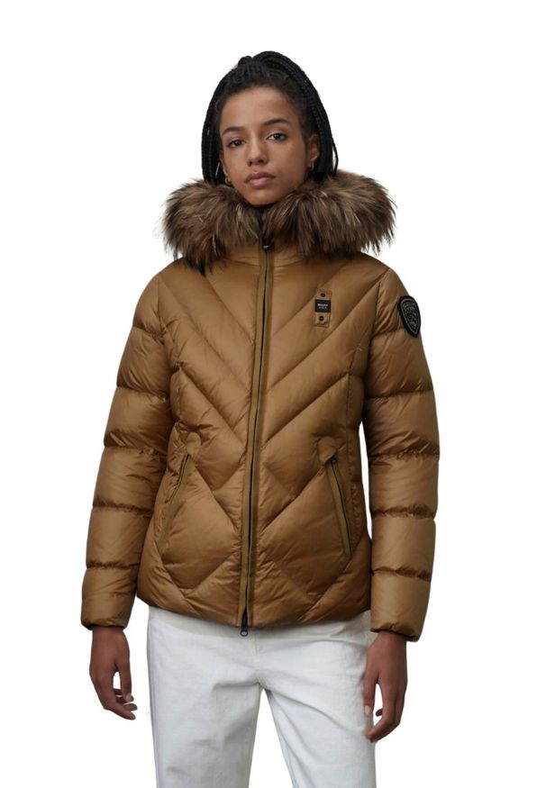 Blauer USA - BLAUER Brązowa kurtka damska Alicia Short Jackets. Kolor: brązowy. Materiał: puch, poliamid, futro. Styl: elegancki