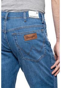 Wrangler - WRANGLER SZORTY MĘSKIE TEXAS SHORT LITE BLUE W11CQ187W. Materiał: poliester, jeans, materiał, bawełna, denim, elastan. Długość: krótkie. Sezon: jesień, wiosna. Styl: klasyczny #9