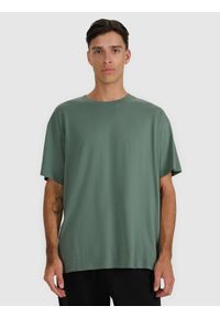 4f - 4F T-shirt oversize z nadrukiem męski - oliwkowy/khaki L. Okazja: na co dzień. Kolor: oliwkowy, brązowy, wielokolorowy. Materiał: bawełna. Długość: długie. Wzór: nadruk. Styl: casual #1