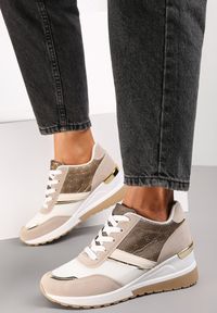 Born2be - Ciemnobeżowe Sneakersy Galises. Okazja: na co dzień. Kolor: beżowy. Materiał: materiał. Obcas: na koturnie #5