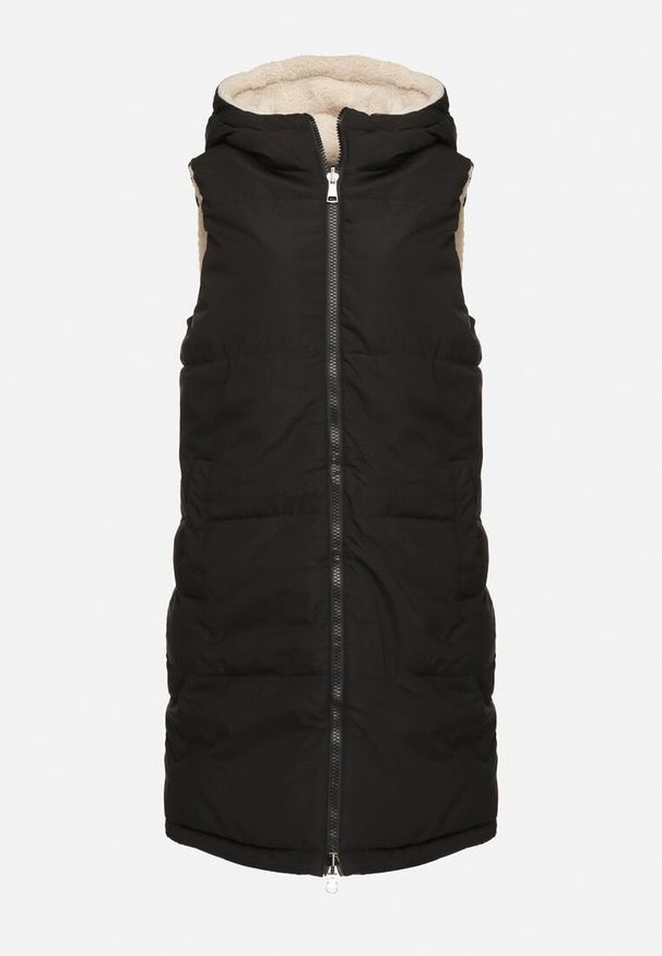 Born2be - Czarna Pikowana Kamizelka Dwustronna z Futerkiem Typu Baranek i Kapturem Lertiala. Okazja: na co dzień. Kolor: czarny. Materiał: futro. Wzór: aplikacja. Styl: casual, klasyczny, elegancki