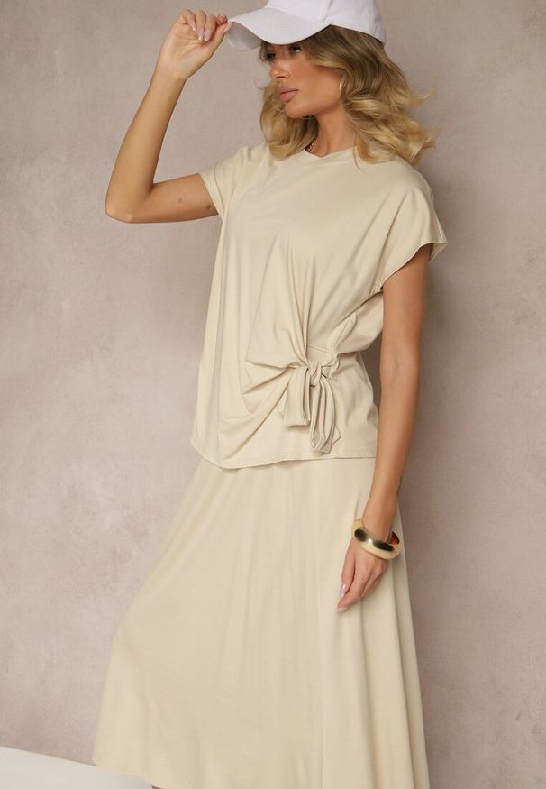 Renee - Beżowy Komplet z Wiskozą Spódnica i Bluzka Zdobiona Wiązaniem w Talii Davisavina. Kolor: beżowy. Materiał: wiskoza. Wzór: aplikacja