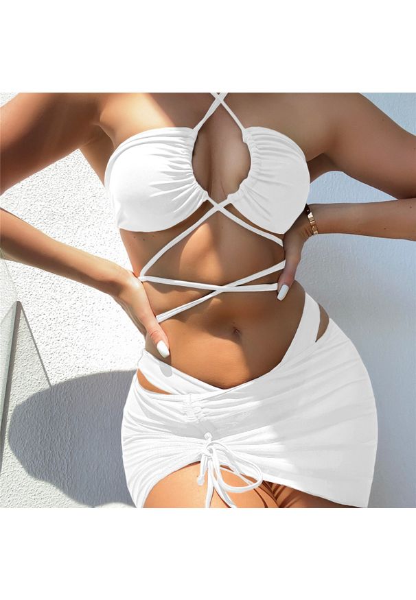 Intica - Strój kąpielowy z ozdobnymi sznurkami na plażę Meiko. Kolor: biały. Materiał: materiał