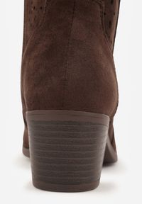 Renee - Brązowe Botki Kowbojki na Słupku z Ażurową Cholewką Ravsemi. Okazja: na co dzień. Kolor: brązowy. Materiał: jeans. Szerokość cholewki: normalna. Wzór: ażurowy. Obcas: na słupku. Styl: casual. Wysokość obcasa: średni #6