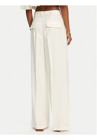Patrizia Pepe Spodnie materiałowe 2P1670 A573 W146 Écru Regular Fit. Materiał: wiskoza