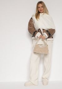 Born2be - Jasnobeżowy Gładki Szalik z Frędzlami Vetiela. Okazja: na co dzień. Kolor: beżowy. Materiał: jeans. Wzór: gładki. Sezon: zima, jesień. Styl: casual, elegancki #2