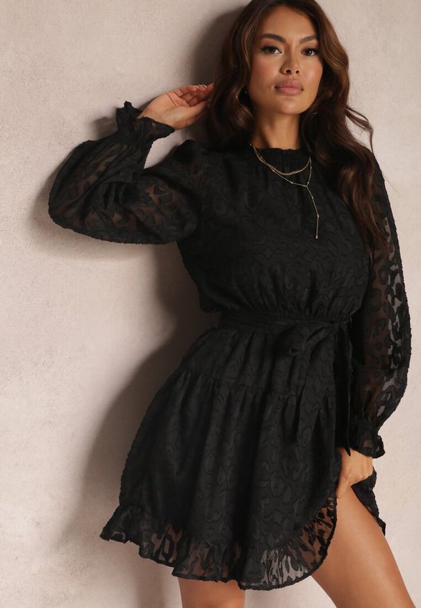 Renee - Czarna Sukienka Koronkowa Wiązana w Pasie Crella. Kolor: czarny. Materiał: koronka. Styl: klasyczny. Długość: mini