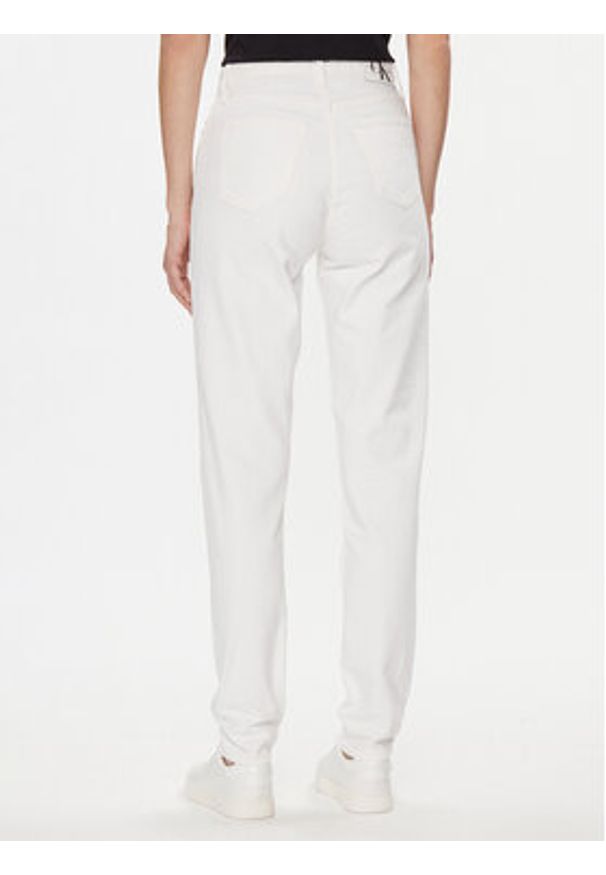 Calvin Klein Jeans Jeansy J20J222765 Biały Mom Fit. Kolor: biały