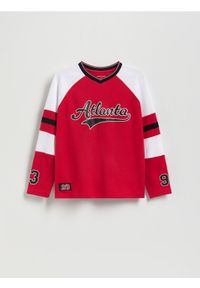 Reserved - Bawełniany longsleeve z nadrukiem - czerwony. Kolor: czerwony. Materiał: bawełna. Długość rękawa: długi rękaw. Wzór: nadruk