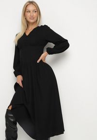 Born2be - Czarna Sukienka z Wiskozą o Kroju z Gorsetową Talią i Bufiastymi Rękawami Aniste. Okazja: na co dzień. Typ kołnierza: dekolt gorset. Kolor: czarny. Materiał: wiskoza. Typ sukienki: gorsetowe. Styl: sportowy, wizytowy, casual, elegancki