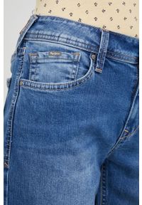 Pepe Jeans szorty jeansowe POPPY damskie kolor granatowy gładkie medium waist. Okazja: na co dzień. Kolor: niebieski. Materiał: denim. Wzór: gładki. Styl: casual