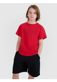 4f - T-shirt oversize z nadrukiem chłopięcy - czerwony. Okazja: na co dzień. Kolor: czerwony. Materiał: bawełna, jersey, dzianina. Długość rękawa: krótki rękaw. Długość: krótkie. Wzór: nadruk. Styl: sportowy, casual, klasyczny