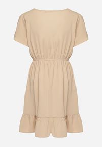 Born2be - Beżowa Rozkloszowana Sukienka z Gumką w Talii i Falbanką Welimia. Kolor: beżowy #2