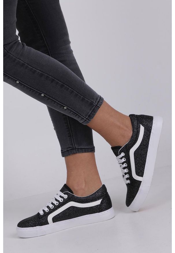 Casu - Czarne trampki brokatowe sznurowane casu bl132p. Kolor: czarny