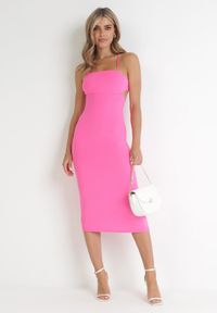 Born2be - Fuksjowa Sukienka Matthias. Kolor: różowy. Materiał: dzianina. Długość rękawa: na ramiączkach. Wzór: gładki. Typ sukienki: kopertowe. Styl: wizytowy, klasyczny, elegancki. Długość: midi #4