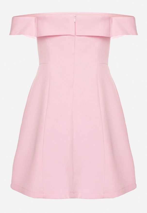 Born2be - Jasnoróżowa Taliowana Sukienka z Dekoltem Bandeau z Zakładką Zelzemis. Kolor: różowy. Styl: elegancki, klasyczny