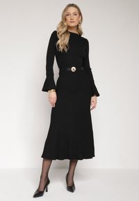 Born2be - Czarna Sukienka Dzianinowa z Wiskozą z Rozszerzanymi Rękawami i Paskiem Retelva. Okazja: na co dzień, na randkę. Kolor: czarny. Materiał: dzianina, wiskoza. Styl: casual, elegancki, klasyczny #6