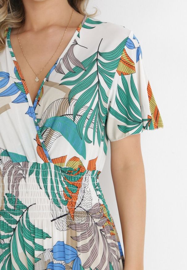 Born2be - Biało-Zielona Sukienka z Kopertowym Dekoltem i Gumkami w Pasie Kensy. Okazja: na co dzień. Typ kołnierza: dekolt w serek. Kolor: biały. Typ sukienki: kopertowe. Styl: casual