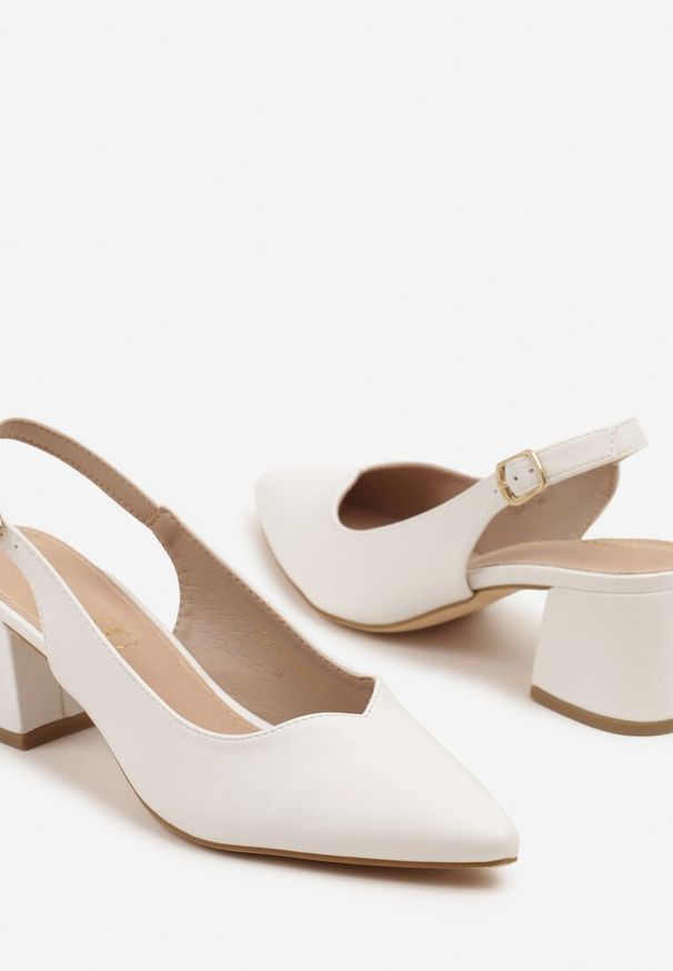 Renee - Białe Sandały Vices na Słupku Slingback ze Skórzaną Wkładką Ciaravien. Okazja: na co dzień. Zapięcie: sprzączka. Kolor: biały. Materiał: skóra. Obcas: na słupku. Styl: elegancki, klasyczny, casual