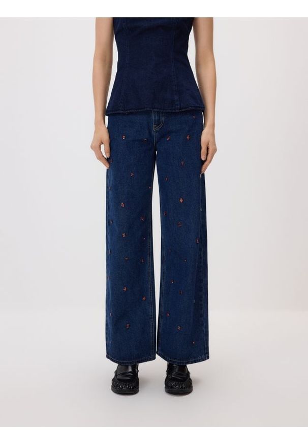 Reserved - Jeansy wide leg z aplikacjami - granatowy. Kolor: niebieski. Wzór: aplikacja