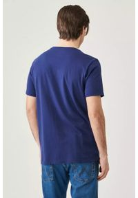 Wrangler - WRANGLER AMERICANA TEE MĘSKI T-SHIRT KOSZULKA NADRUK LOGO MEDIEVAL BLUE W7J0D3X9I. Wzór: nadruk #3