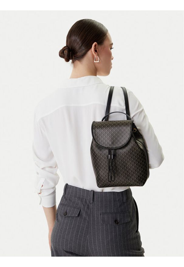 Calvin Klein Plecak Emblem Aop Mini Backpack LV04F3507G Czarny. Kolor: czarny. Materiał: skóra