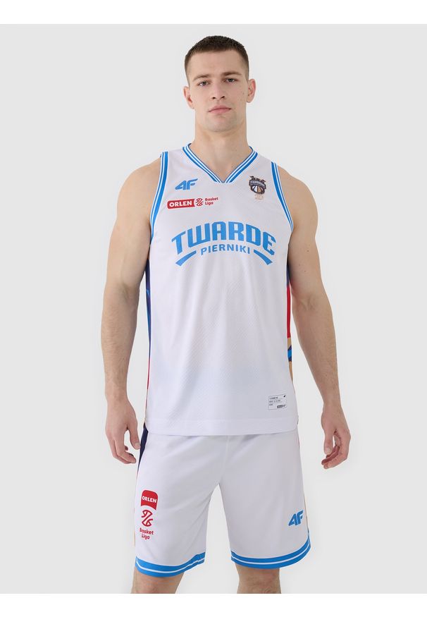 4f - Koszulka meczowa replika domowa z sezonu 2024/25 męska 4F x PLK - Twarde Pierniki Toruń - multikolor. Typ kołnierza: dekolt w serek. Kolor: wielokolorowy. Materiał: włókno, dzianina, materiał, syntetyk. Wzór: aplikacja, gładki, nadruk, ze splotem. Sport: koszykówka, fitness