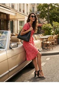 Sinsay - Kopertowa sukienka z wiązaniem i kwiatowym printem - wielobarwny. Wzór: nadruk, kwiaty. Typ sukienki: kopertowe #1