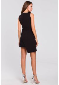 Sukienki.shop - Sukienka na imprezę dopasowana asymetryczna mini czarna. Okazja: na imprezę. Kolor: czarny. Materiał: tkanina. Długość rękawa: bez rękawów. Wzór: gładki. Typ sukienki: asymetryczne. Styl: elegancki. Długość: mini