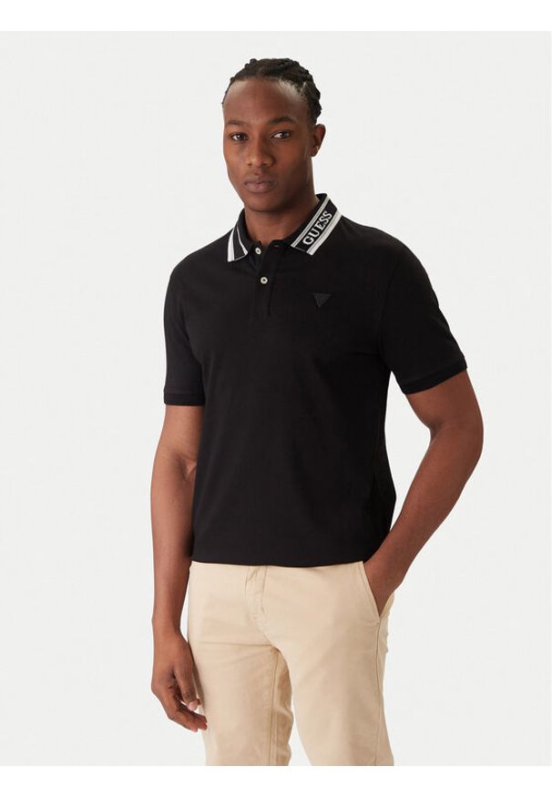 Guess Polo M6RP60 K7O64 Czarny Regular Fit. Typ kołnierza: polo. Kolor: czarny. Materiał: bawełna