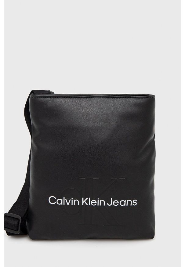Calvin Klein Jeans - Saszetka K50K508202.PPYY. Kolor: czarny. Materiał: materiał, włókno