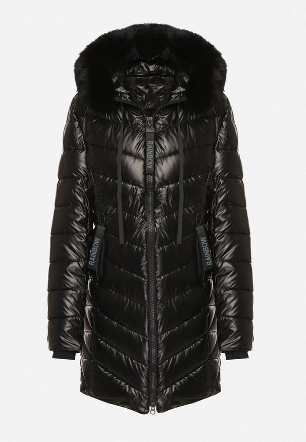 Born2be - Czarna Pikowana Kurtka o Taliowanym Kroju z Kapturem z Futerkiem Naleanna. Okazja: na co dzień. Typ kołnierza: kaptur. Kolor: czarny. Materiał: futro. Styl: casual