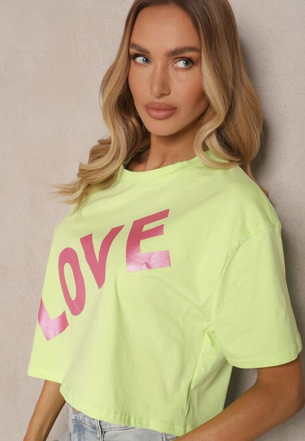 Renee - Zielony Krótki T-shirt Oversize z Bawełny z Ozdobnym Napisem Sanillva. Okazja: na co dzień. Kolor: zielony. Materiał: bawełna. Długość: krótkie. Wzór: napisy. Styl: casual