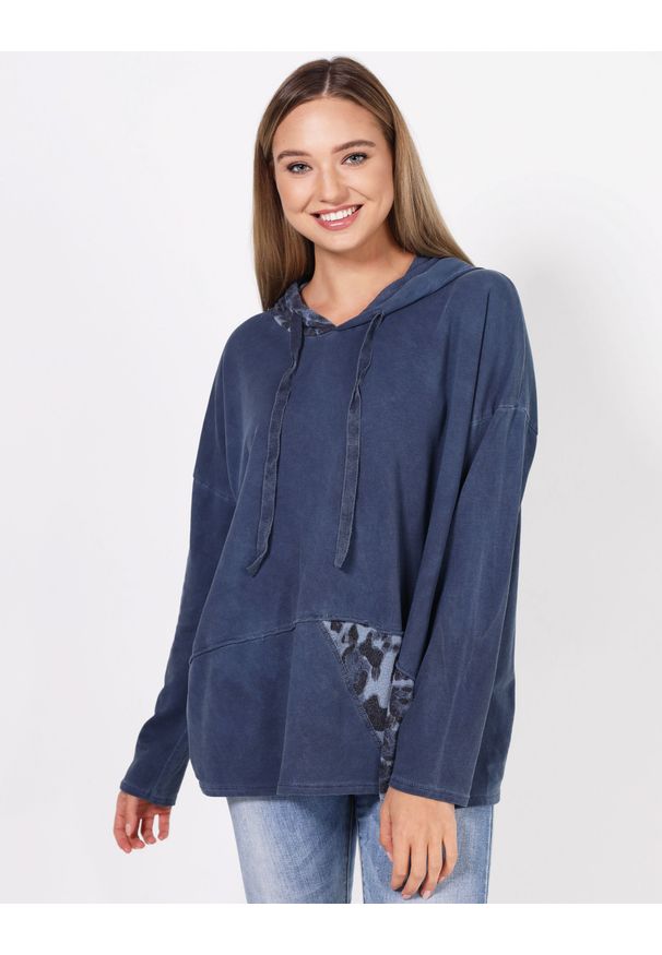 Unisono - BLUZA Z KAPTUREM 147-3289D BLU SC. Typ kołnierza: kaptur. Materiał: bawełna