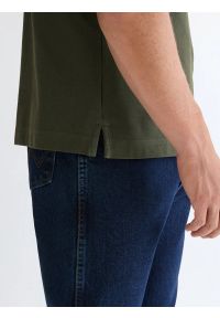 Wrangler - MESKA KOSZULKA WRANGLER POLO SHIRT DEEP DEPTHS 112378000. Typ kołnierza: polo #6