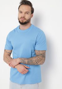 Born2be - Jasnoniebieska Casual Koszulka T-shirt z Bawełny Ikesse. Okazja: na co dzień. Kolor: niebieski. Materiał: bawełna. Styl: casual #7