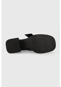 Vagabond Shoemakers czółenka skórzane ANSIE kolor czarny na słupku 5645.101.20. Kolor: czarny. Materiał: skóra. Obcas: na słupku. Wysokość obcasa: średni #5