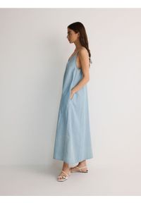 Reserved - Sukienka na ramiączkach z lyocellem - niebieski. Kolor: niebieski. Materiał: bawełna. Długość rękawa: na ramiączkach. Długość: mini