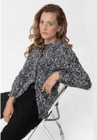 Volcano - Koszula z wzorem K-RILI. Okazja: na co dzień. Materiał: skóra, wiskoza, materiał. Długość rękawa: długi rękaw. Długość: długie. Wzór: geometria, gładki, jednolity. Styl: klasyczny, casual, elegancki #1