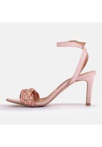 Marco Shoes Sandały z plecionym paskiem różowe. Zapięcie: pasek. Kolor: różowy
