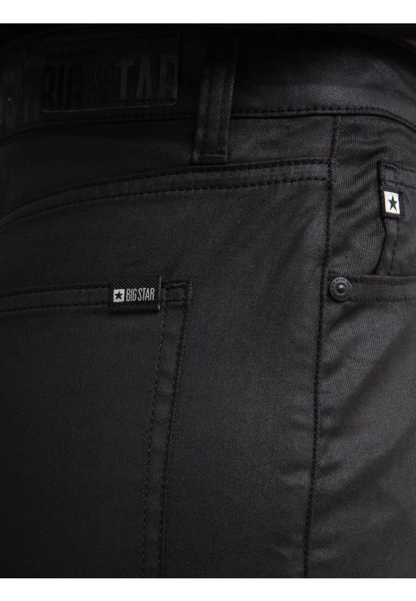 Big-Star - Spódnica damska jeansowa woskowana mini czarna Margaret 924. Okazja: na co dzień. Stan: podwyższony. Kolor: czarny. Materiał: jeans. Styl: casual, klasyczny, elegancki