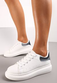 Renee - Jasnoniebieskie Sznurowane Sneakersy z Okrągłym Noskiem Primilla. Okazja: na co dzień. Nosek buta: okrągły. Kolor: niebieski #2