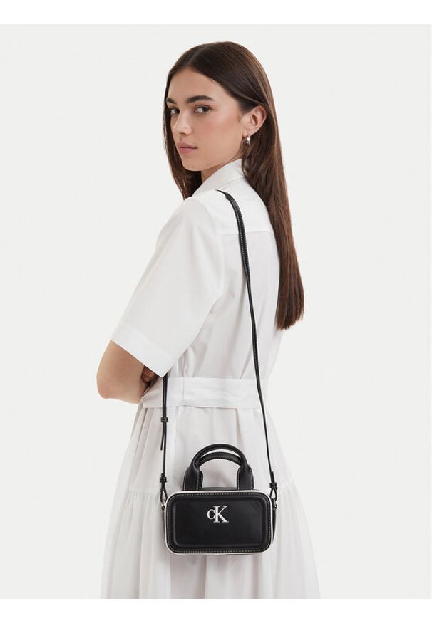 Calvin Klein Torebka Contrast Ck Mini Bauletto Bag LV04F1257G Czarny. Kolor: czarny. Materiał: skórzane