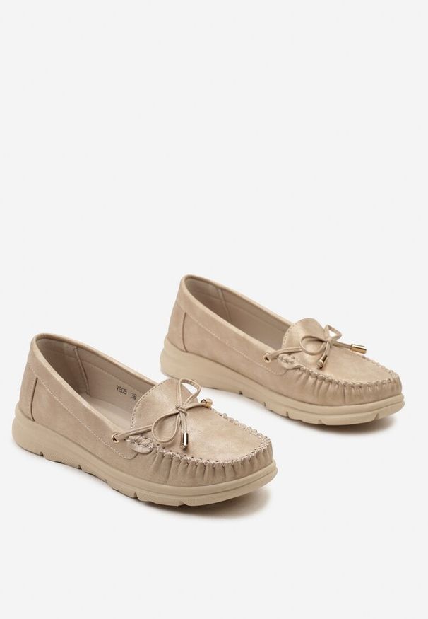 Born2be - Szampańskie Płaskie Wsuwane Mokasyny Ozdobione Kokardką Dephina. Okazja: na co dzień. Zapięcie: bez zapięcia. Kolor: złoty. Materiał: jeans. Wzór: aplikacja. Sezon: lato, wiosna. Styl: elegancki, casual