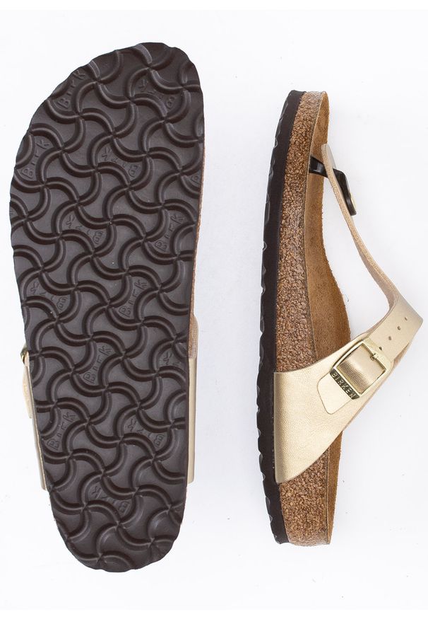 Birkenstock - Klapki damskie BIRKENSTOCK GIZEH BF. Okazja: na co dzień. Kolor: złoty. Materiał: materiał, skóra. Styl: wakacyjny, elegancki, klasyczny, casual