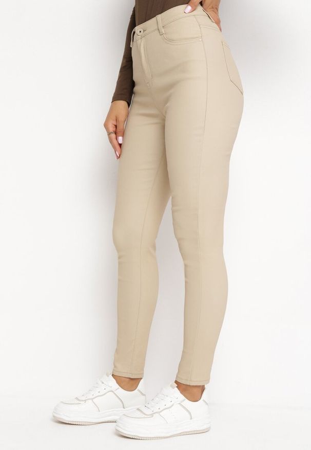 Born2be - Beżowe Modelujące Spodnie Skinny z Kieszeniami Envoi. Okazja: na co dzień. Kolor: beżowy. Styl: elegancki, casual