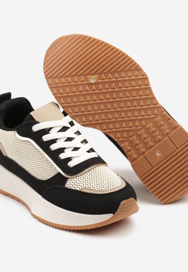 Renee - Czarno-Beżowe Sneakersy Ozdobione Geometrycznym Motywem Calgis. Nosek buta: okrągły. Zapięcie: sznurówki. Kolor: czarny. Materiał: materiał. Wzór: aplikacja, geometria. Obcas: na obcasie. Wysokość obcasa: niski
