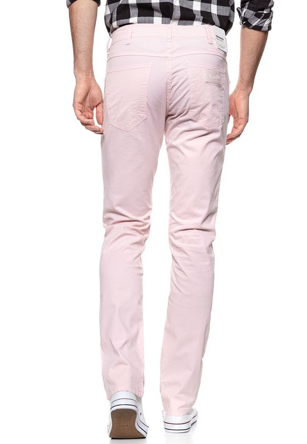 Wrangler - WRANGLER SPODNIE MĘSKIE GREENSBORO PEPPA PINK W15QMM20A 112126984. Materiał: materiał