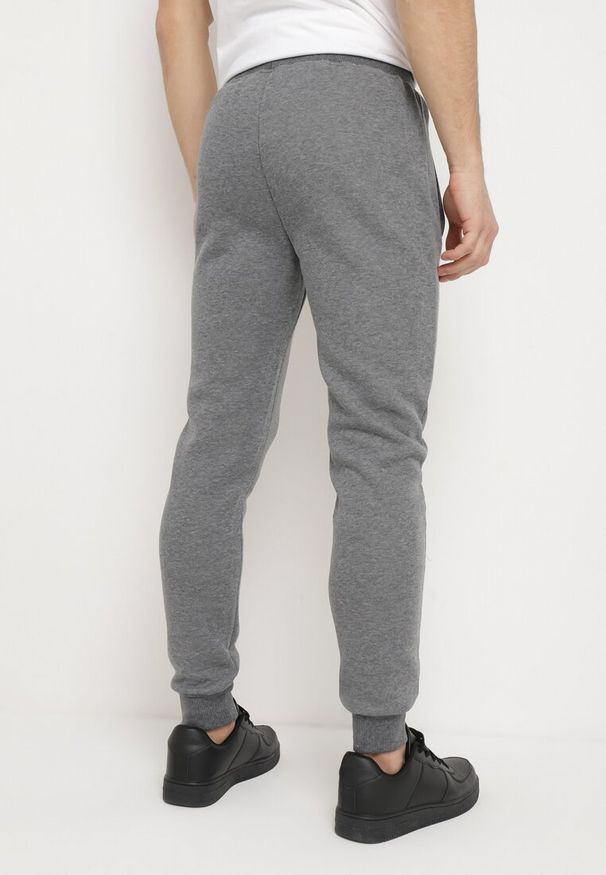 Born2be - Ciemnoszare Spodnie Argothoe. Okazja: na co dzień. Kolor: szary. Materiał: dresówka, dzianina. Długość: długie. Wzór: gładki, jednolity. Styl: casual, sportowy