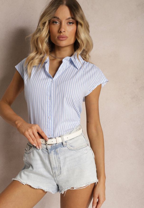 Renee - Niebieska Casualowa Koszula z Bawełny w Paski na Guziki Menatia. Okazja: na co dzień. Typ kołnierza: kołnierzyk klasyczny. Kolor: niebieski. Materiał: bawełna. Wzór: paski. Sezon: lato. Styl: casual
